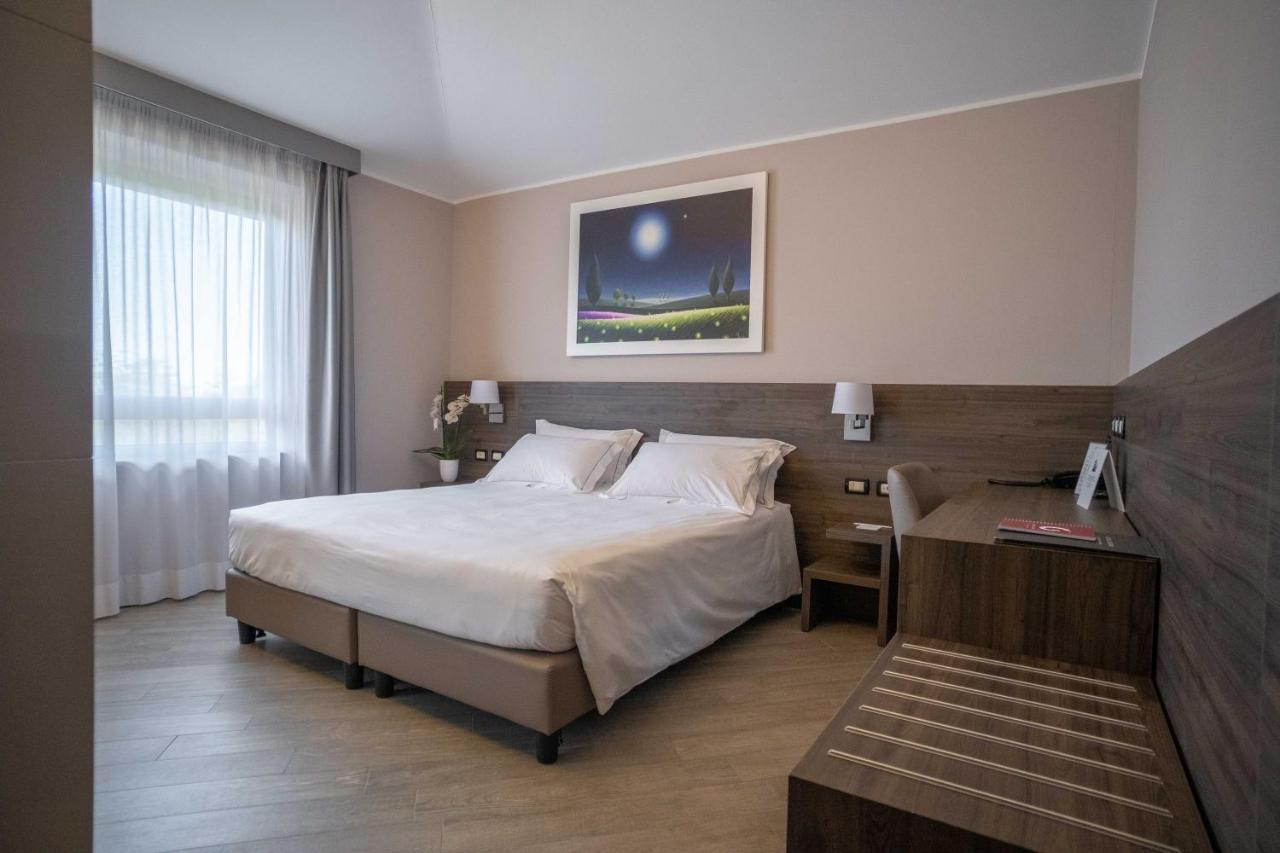 Hotel Guerro Кастельветро-ді-Модена Екстер'єр фото