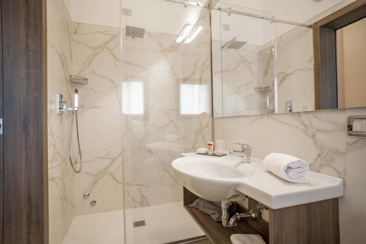 Hotel Guerro Кастельветро-ді-Модена Екстер'єр фото