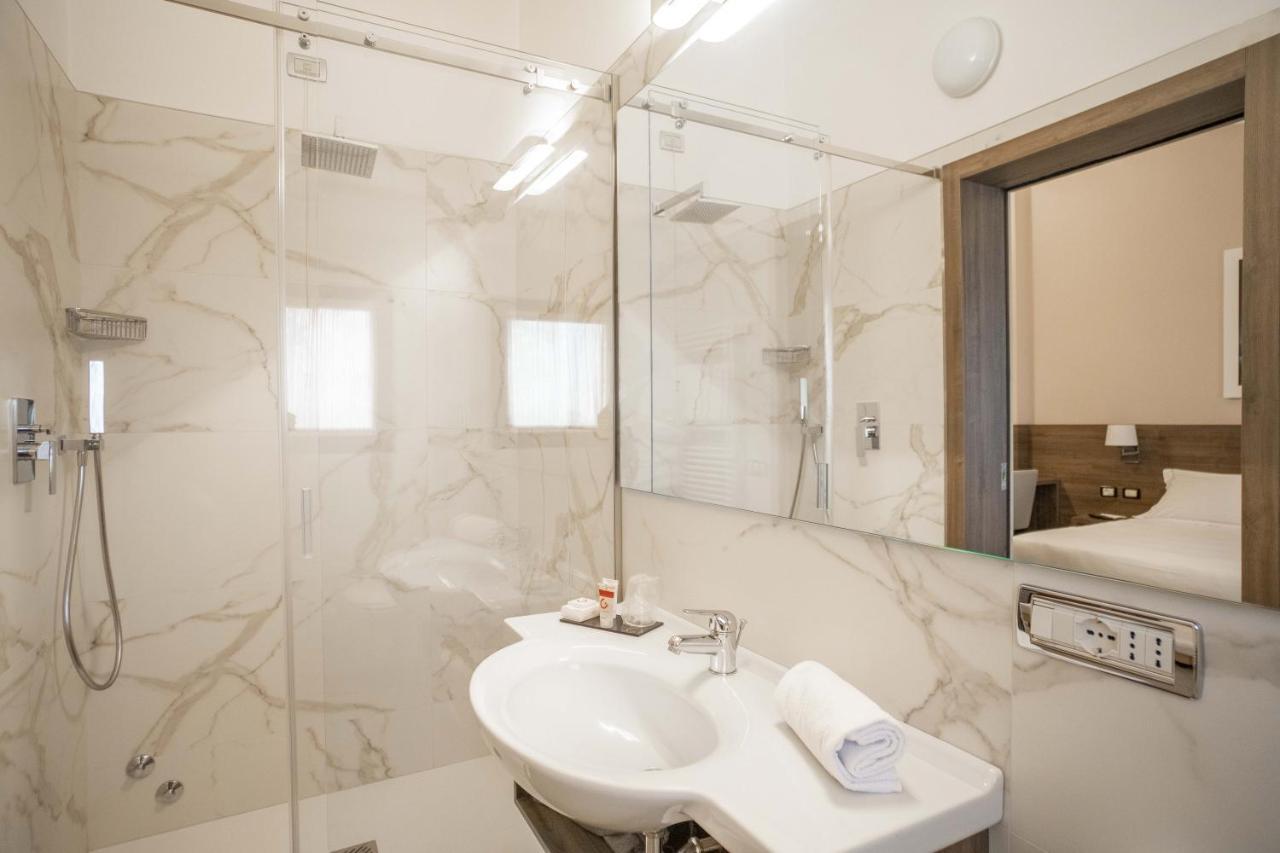 Hotel Guerro Кастельветро-ді-Модена Екстер'єр фото